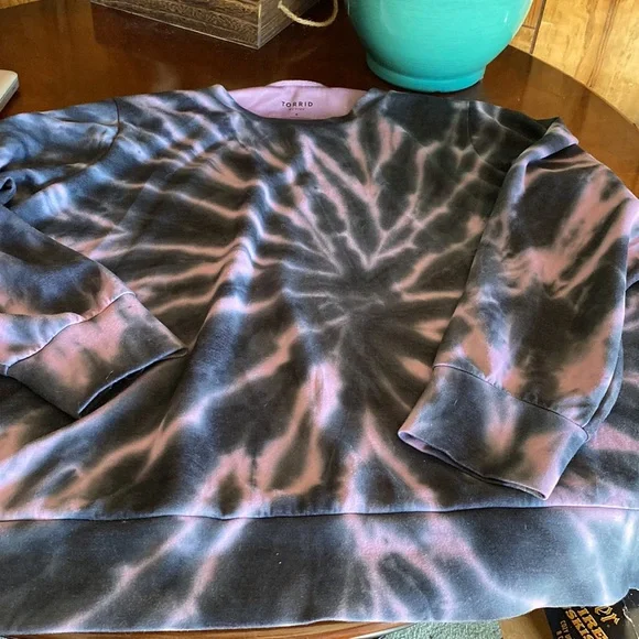 Torrid Active Moisture Wicking Tie Dye
Fitness Sweatshirt 4 - Picture 3 of 4